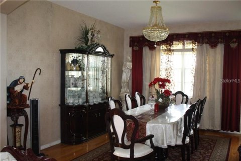 House in Orlando, Florida 4 bedrooms, 276.29 sq.m. № 1358299 - photo 7