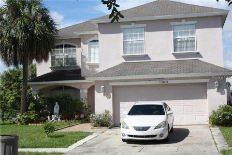 Villa ou maison à louer à Orlando, Floride: 4 chambres, 276.29 m2 № 1358299 - photo 1