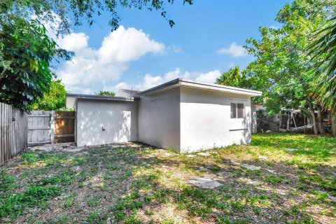 House in Riviera Beach, Florida 4 bedrooms, 132.2 sq.m. № 1207678 - photo 3