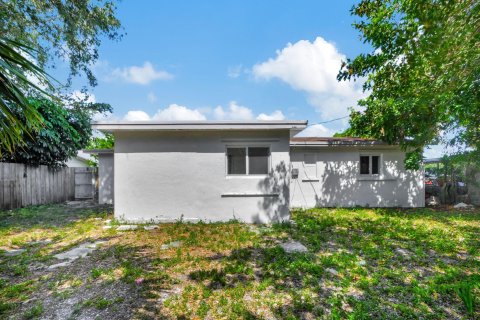 House in Riviera Beach, Florida 4 bedrooms, 132.2 sq.m. № 1207678 - photo 2