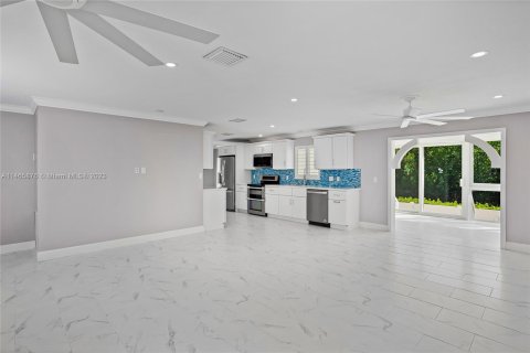 Casa en venta en Islamorada, Village of Islands, Florida, 5 dormitorios, 273.23 m2 № 760577 - foto 7
