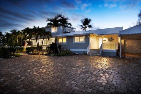House in Islamorada, Village of Islands, Florida 5 bedrooms, 273.23 sq.m. № 760577 - photo 6