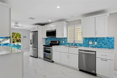 Casa en venta en Islamorada, Village of Islands, Florida, 5 dormitorios, 273.23 m2 № 760577 - foto 8