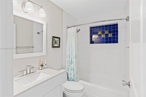 Casa en venta en Islamorada, Village of Islands, Florida, 5 dormitorios, 273.23 m2 № 760577 - foto 16