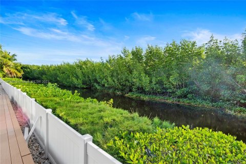 Casa en venta en Islamorada, Village of Islands, Florida, 5 dormitorios, 273.23 m2 № 760577 - foto 30
