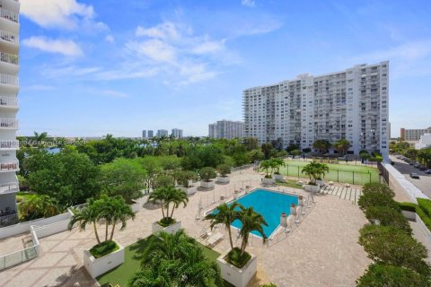 Condo in Aventura, Florida, 2 bedrooms  № 1120836 - photo 10