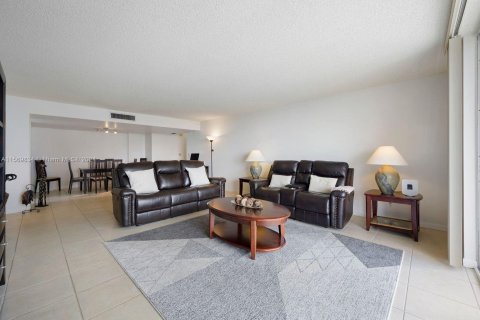 Condo in Aventura, Florida, 2 bedrooms  № 1120836 - photo 3