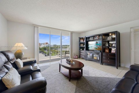 Condo in Aventura, Florida, 2 bedrooms  № 1120836 - photo 9