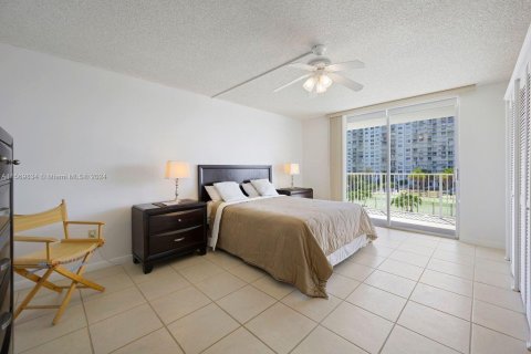 Condo in Aventura, Florida, 2 bedrooms  № 1120836 - photo 14