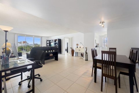 Copropriété à vendre à Aventura, Floride: 2 chambres, 154.78 m2 № 1120836 - photo 1