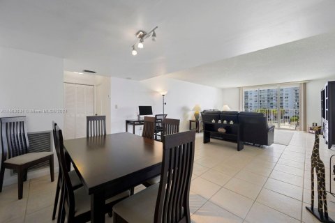 Condo in Aventura, Florida, 2 bedrooms  № 1120836 - photo 5