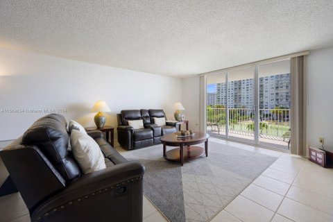 Condo in Aventura, Florida, 2 bedrooms  № 1120836 - photo 4