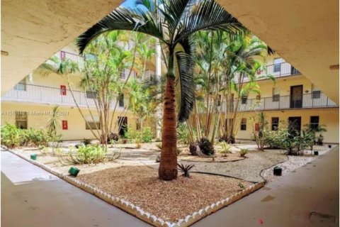 Copropriété à vendre à Lauderdale Lakes, Floride: 2 chambres, 93.83 m2 № 1120837 - photo 3