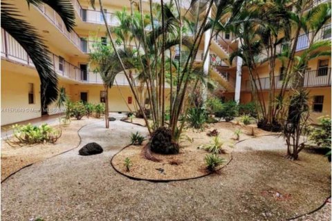 Condominio en venta en Lauderdale Lakes, Florida, 2 dormitorios, 93.83 m2 № 1120837 - foto 4