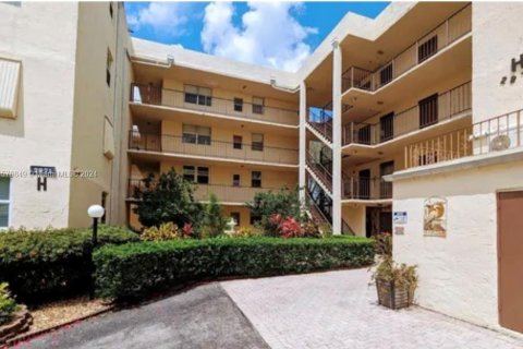 Copropriété à vendre à Lauderdale Lakes, Floride: 2 chambres, 93.83 m2 № 1120837 - photo 1