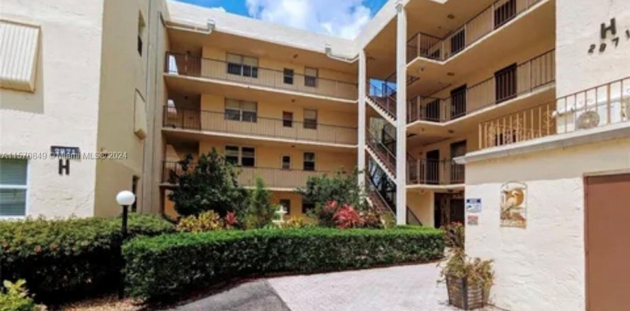 Condo in Lauderdale Lakes, Florida, 2 bedrooms  № 1120837