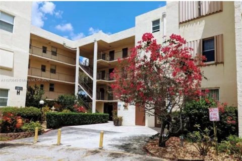 Copropriété à vendre à Lauderdale Lakes, Floride: 2 chambres, 93.83 m2 № 1120837 - photo 2