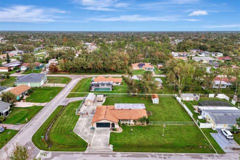 House in Port Charlotte, Florida 3 bedrooms, 163.42 sq.m. № 1434809 - photo 2