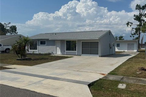 House in North Port, Florida 2 bedrooms, 84.73 sq.m. № 1211318 - photo 1