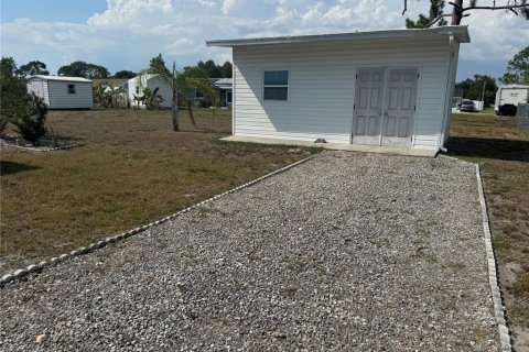 House in North Port, Florida 2 bedrooms, 84.73 sq.m. № 1211318 - photo 3