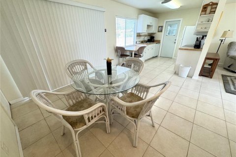 Villa ou maison à vendre à North Port, Floride: 2 chambres, 84.73 m2 № 1211318 - photo 7