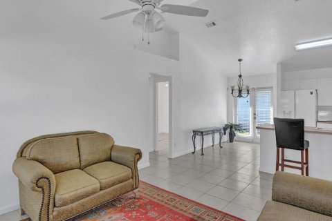 House in Vero Beach, Florida 3 bedrooms, 107.4 sq.m. № 927713 - photo 13