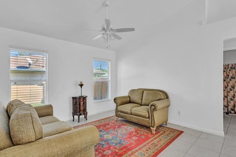 House in Vero Beach, Florida 3 bedrooms, 107.4 sq.m. № 927713 - photo 9