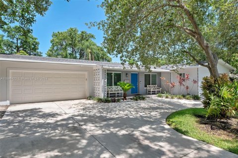 Villa ou maison à vendre à Palmetto Bay, Floride: 4 chambres, 272.11 m2 № 1216556 - photo 1