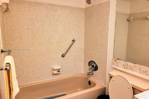 Condo in Sunrise, Florida, 2 bedrooms  № 1216646 - photo 4