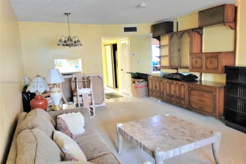 Condo in Sunrise, Florida, 2 bedrooms  № 1216646 - photo 11