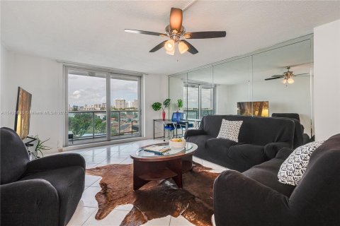 Condominio en venta en North Miami Beach, Florida, 2 dormitorios, 106.37 m2 № 699449 - foto 9