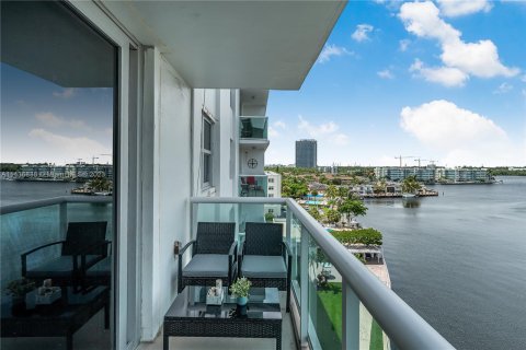 Copropriété à vendre à North Miami Beach, Floride: 2 chambres, 106.37 m2 № 699449 - photo 7