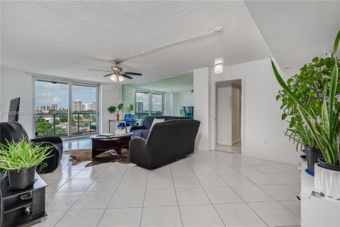 Copropriété à vendre à North Miami Beach, Floride: 2 chambres, 106.37 m2 № 699449 - photo 11