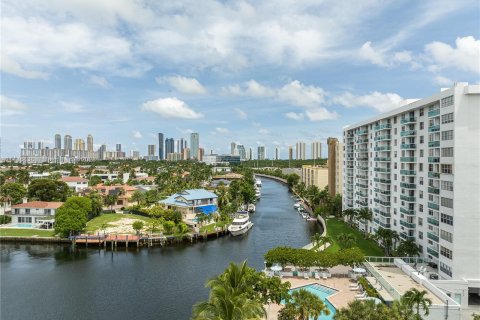 Condominio en venta en North Miami Beach, Florida, 2 dormitorios, 106.37 m2 № 699449 - foto 6
