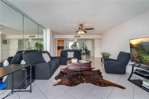 Condominio en venta en North Miami Beach, Florida, 2 dormitorios, 106.37 m2 № 699449 - foto 12