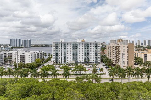 Condominio en venta en North Miami Beach, Florida, 2 dormitorios, 106.37 m2 № 699449 - foto 23