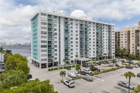 Condominio en venta en North Miami Beach, Florida, 2 dormitorios, 106.37 m2 № 699449 - foto 22