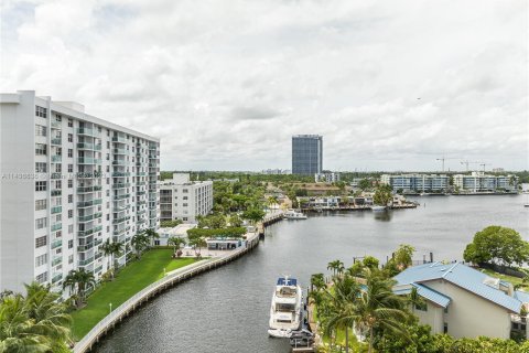 Condominio en venta en North Miami Beach, Florida, 2 dormitorios, 106.37 m2 № 699449 - foto 8
