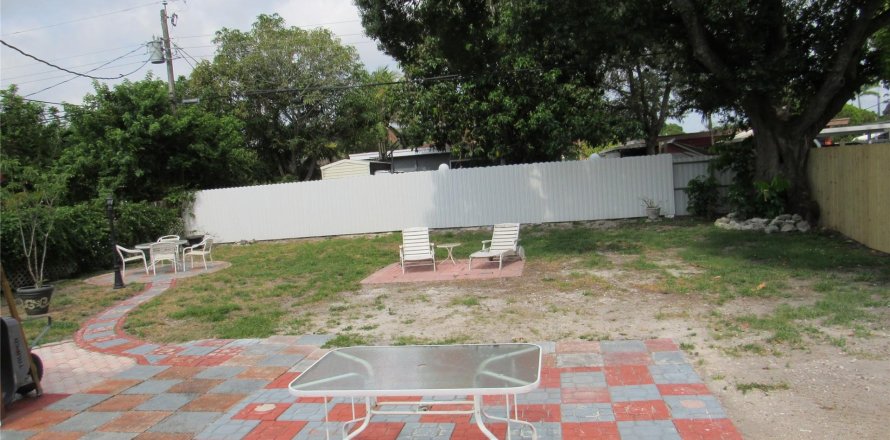 House in Fort Lauderdale, Florida 4 bedrooms, 106.37 sq.m. № 1145982