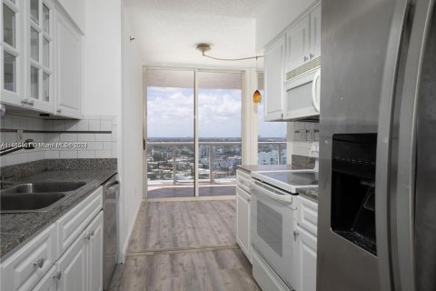 Copropriété à vendre à Miami Beach, Floride: 2 chambres, 130.99 m2 № 1077991 - photo 15