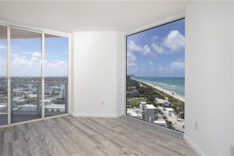 Copropriété à vendre à Miami Beach, Floride: 2 chambres, 130.99 m2 № 1077991 - photo 3