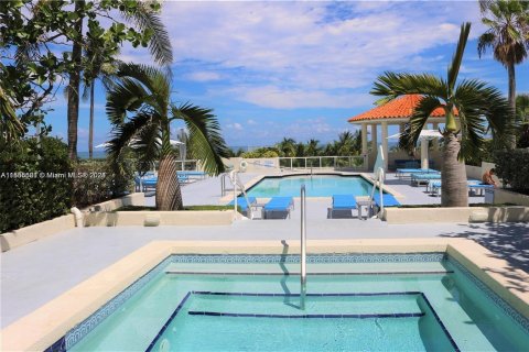 Copropriété à vendre à Miami Beach, Floride: 2 chambres, 130.99 m2 № 1077991 - photo 21