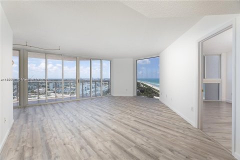 Copropriété à vendre à Miami Beach, Floride: 2 chambres, 130.99 m2 № 1077991 - photo 2