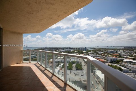 Copropriété à vendre à Miami Beach, Floride: 2 chambres, 130.99 m2 № 1077991 - photo 16