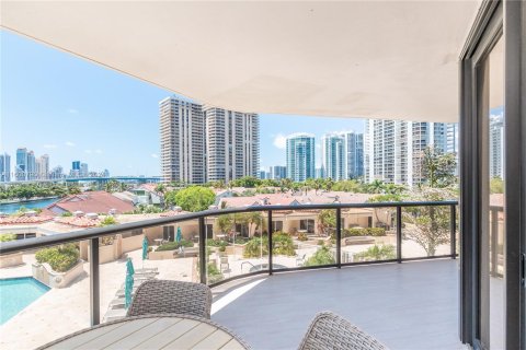 Copropriété à vendre à Aventura, Floride: 2 chambres, 141.4 m2 № 1215790 - photo 23