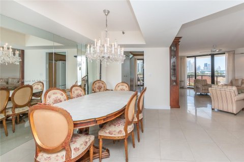 Copropriété à vendre à Aventura, Floride: 2 chambres, 141.4 m2 № 1215790 - photo 2