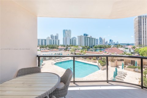 Condominio en venta en Aventura, Florida, 2 dormitorios, 141.4 m2 № 1215790 - foto 22