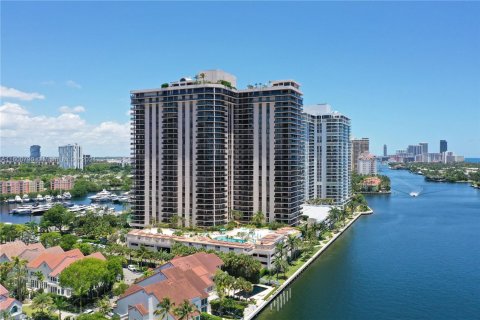 Condo in Aventura, Florida, 2 bedrooms  № 1215790 - photo 1