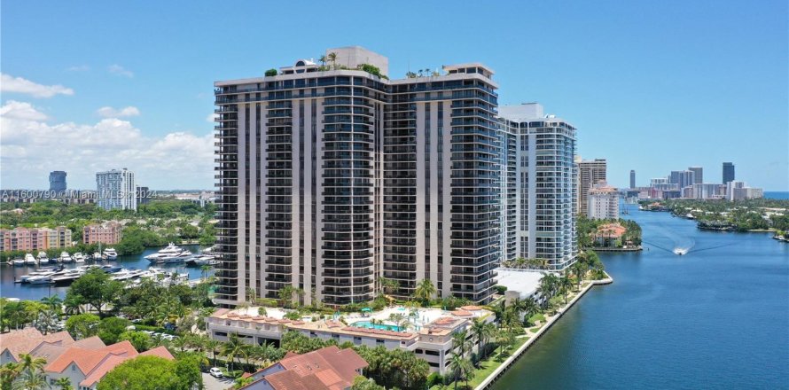 Condo à Aventura, Floride, 2 chambres  № 1215790