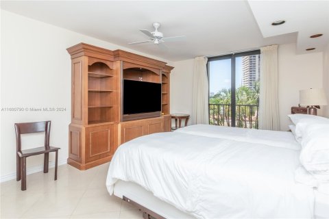 Condo in Aventura, Florida, 2 bedrooms  № 1215790 - photo 17